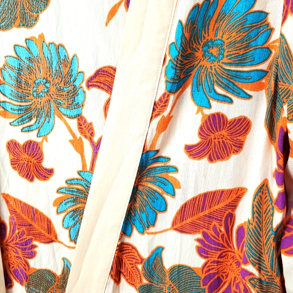 Forever 21 Floral spring long coverall shawl robe. Size small. - Picture 4 of 5